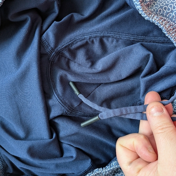 LULULEMON Pace Breaker Men Short Size XL Blue White With Pockets Active - Picture 8 of 11